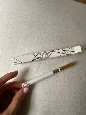 Estate White and Gold Precision Liquid Eyeliner